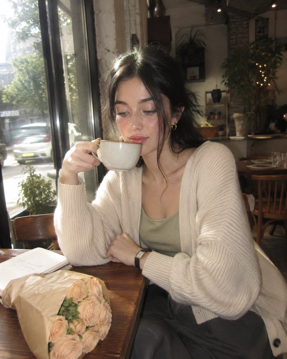 Nostalgic Digicam Café Afternoon Portrait