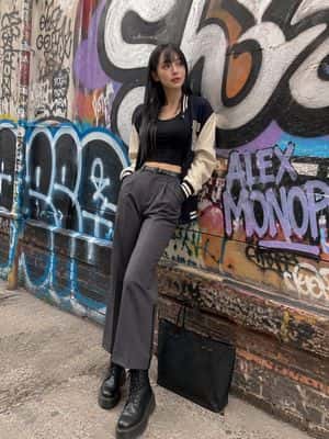Urban Fashion Portrait Prompt preview