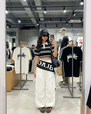 Mirror Selfie in Urban Store preview
