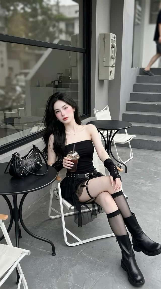 Minimalist Cafe Street Fashion preview