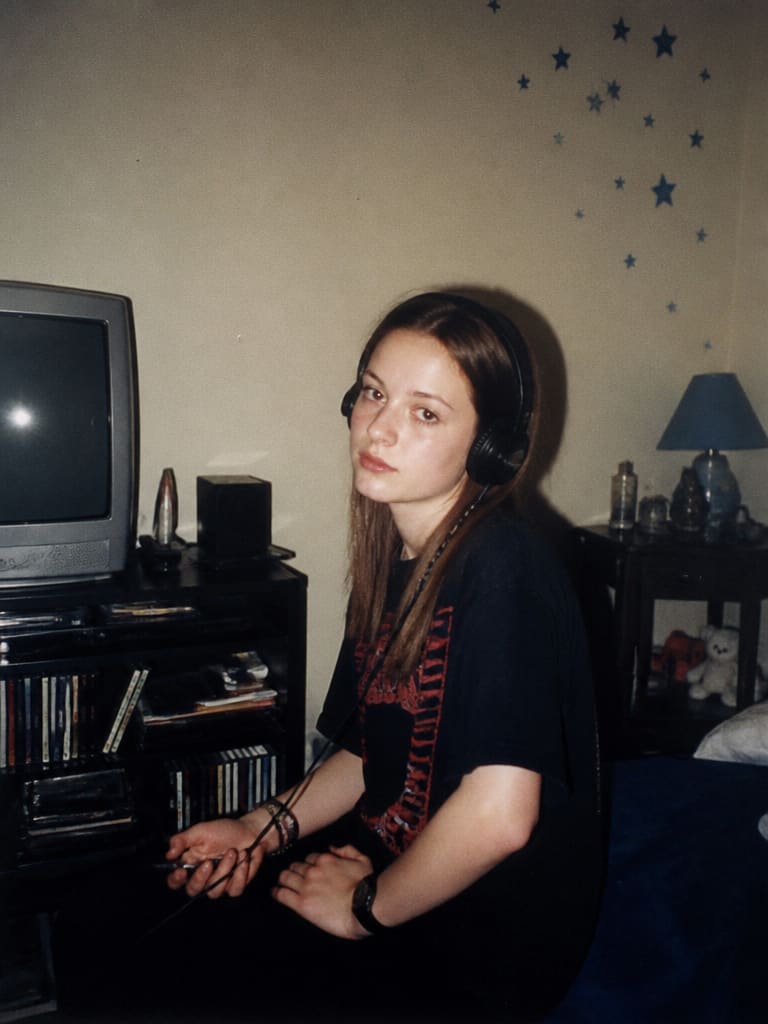 AI-generated sample for “90s Bedroom With a CRT”
