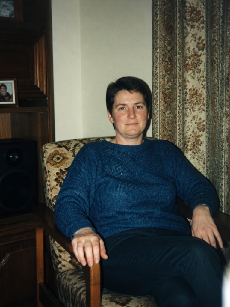 AI-generated sample for “1980s Family Album Print”