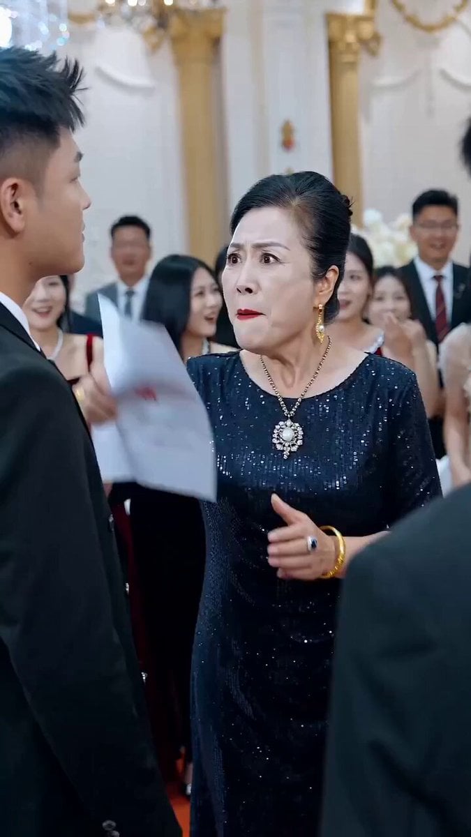 Viral CEO Drama: The Dragon King Reveal Prompt