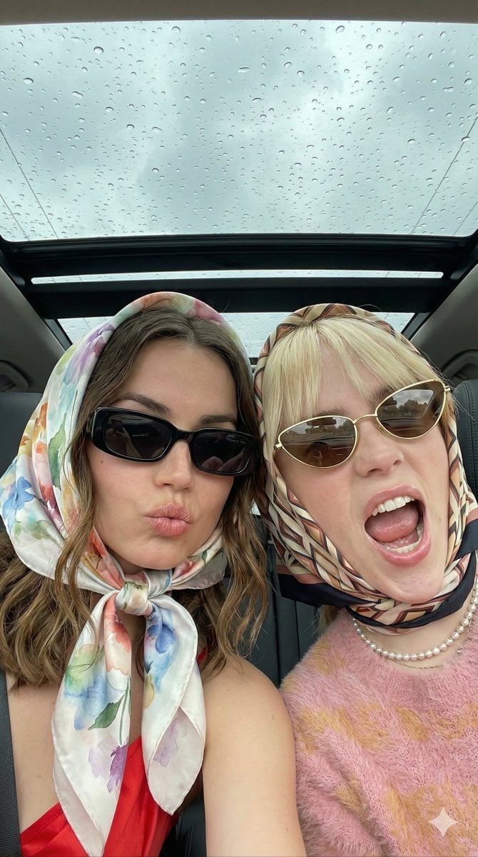 Candid Retro-Chic Car Selfie Prompt