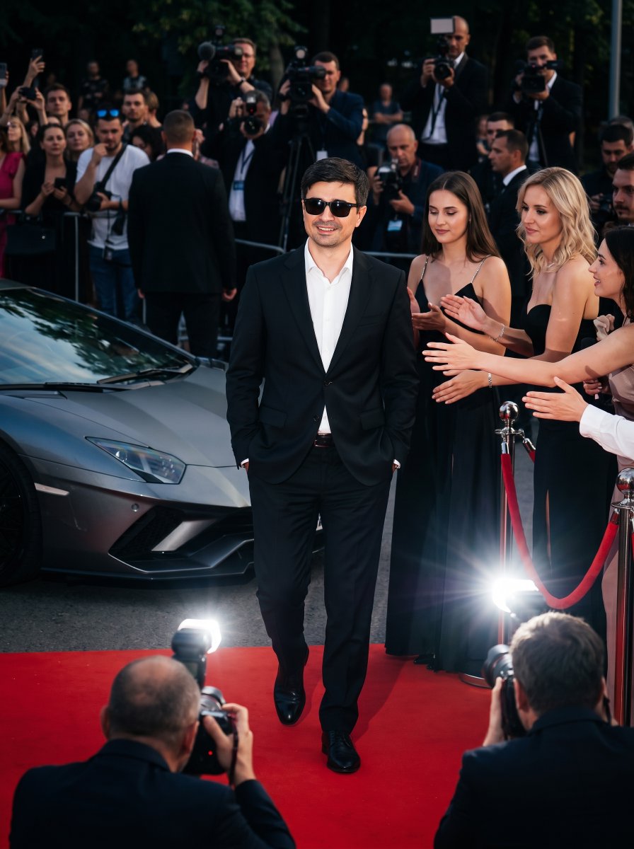 Celebrity Red Carpet Cinematic Portrait — AI image template example