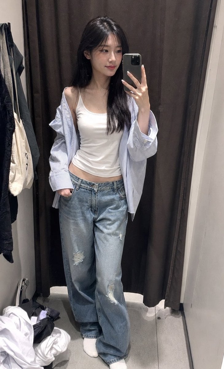 ZARA Fitting Room Mirror Selfie