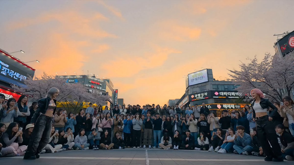 K-Pop Plaza Dance Battle
