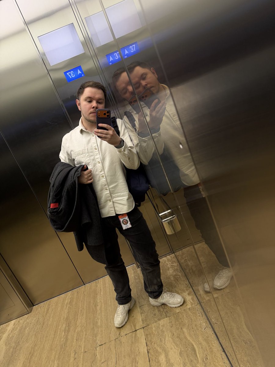 Turn Elevator Selfie Into Doodle reference image 1