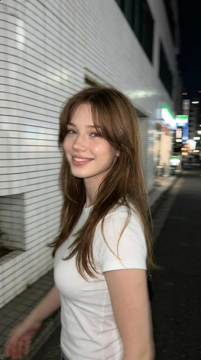 Candid Tokyo Smartphone Night Photo