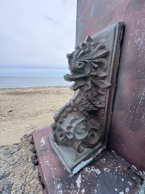 Seahorse Sculpture Transformation Video Prompt