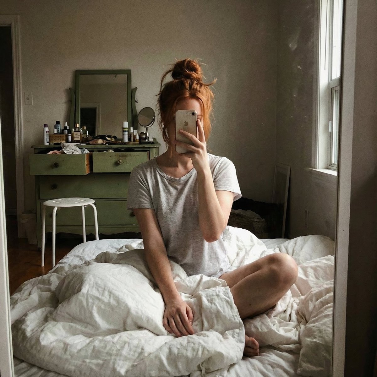 Structured JSON Prompt for Candid Mirror Selfie in a Bohemian Bedroom