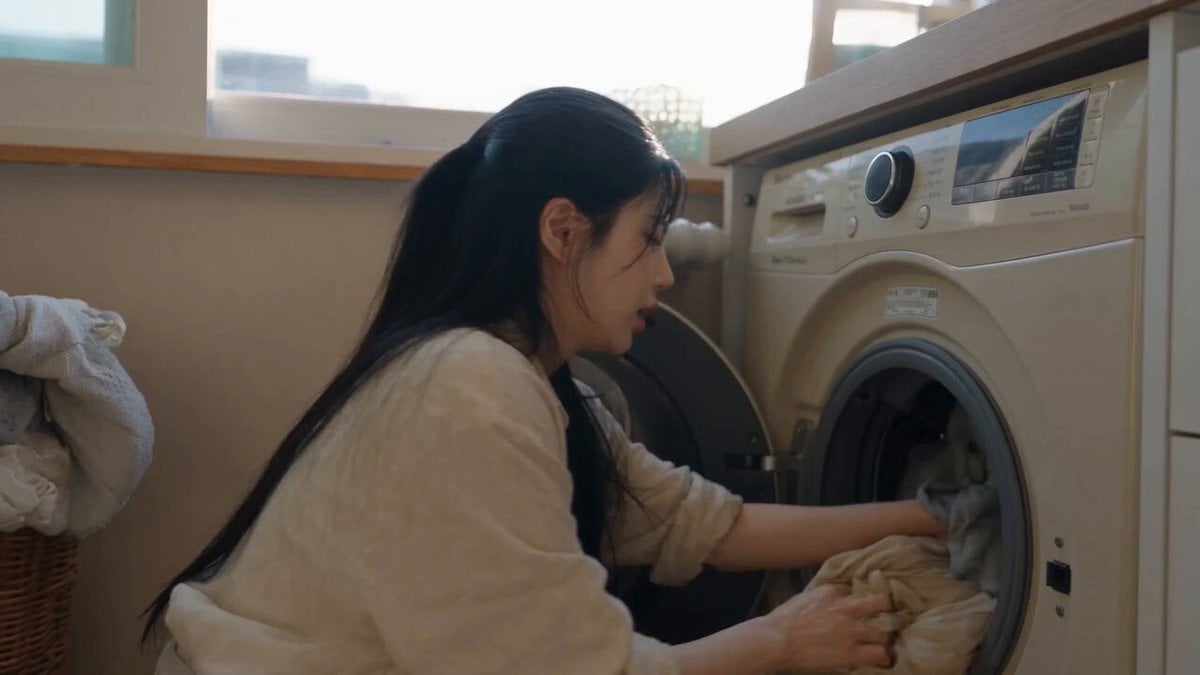 Sunny Morning Laundry Vlog