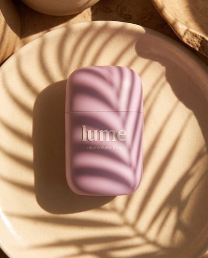 Botanical shadows — Product shot template for Lume