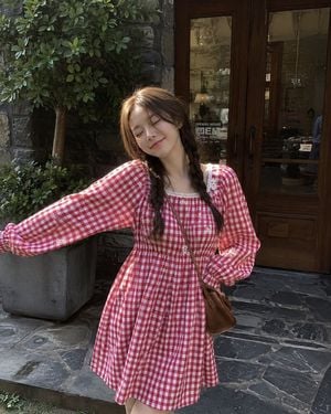 Korean Street Fashion Café Portrait