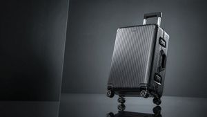 Luxury Ribbed Suitcase Product Photo