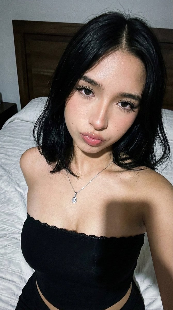 High-fidelity selfie with identity and expression lock
