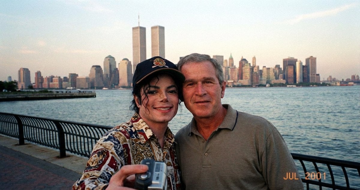 Historical celebrity selfie scene prompt (Michael Jackson and George W. Bush)