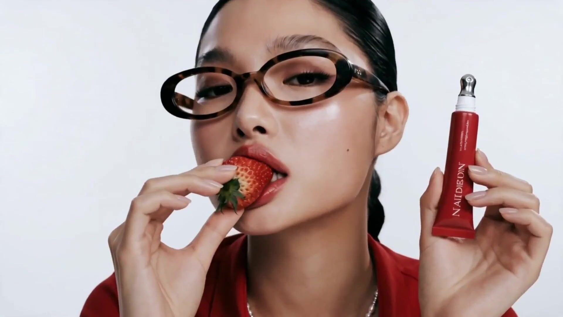 Lip-synced beauty spot