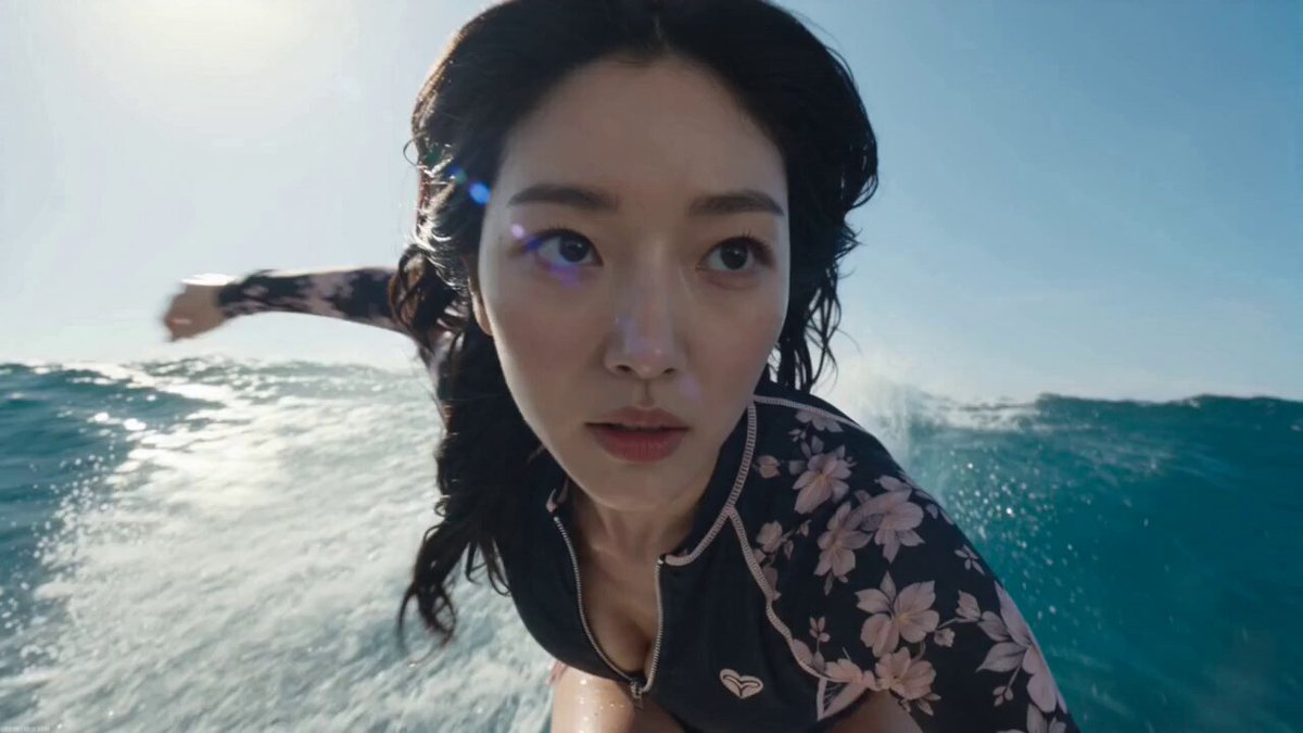 Hyper-Realistic Pro Surfing Video Prompt