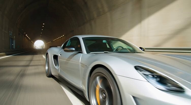 Hypercar Tunnel Tracking Shot Video Prompt
