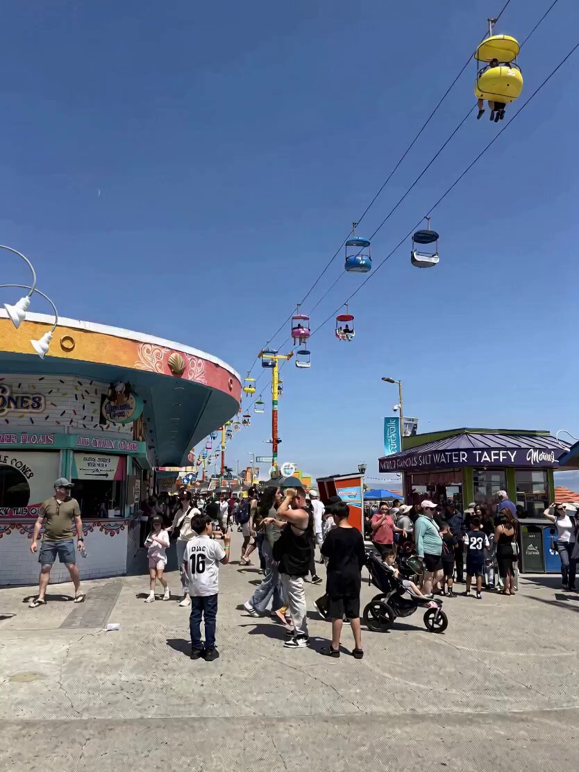 Giant cartoon girl vlog at an amusement park
