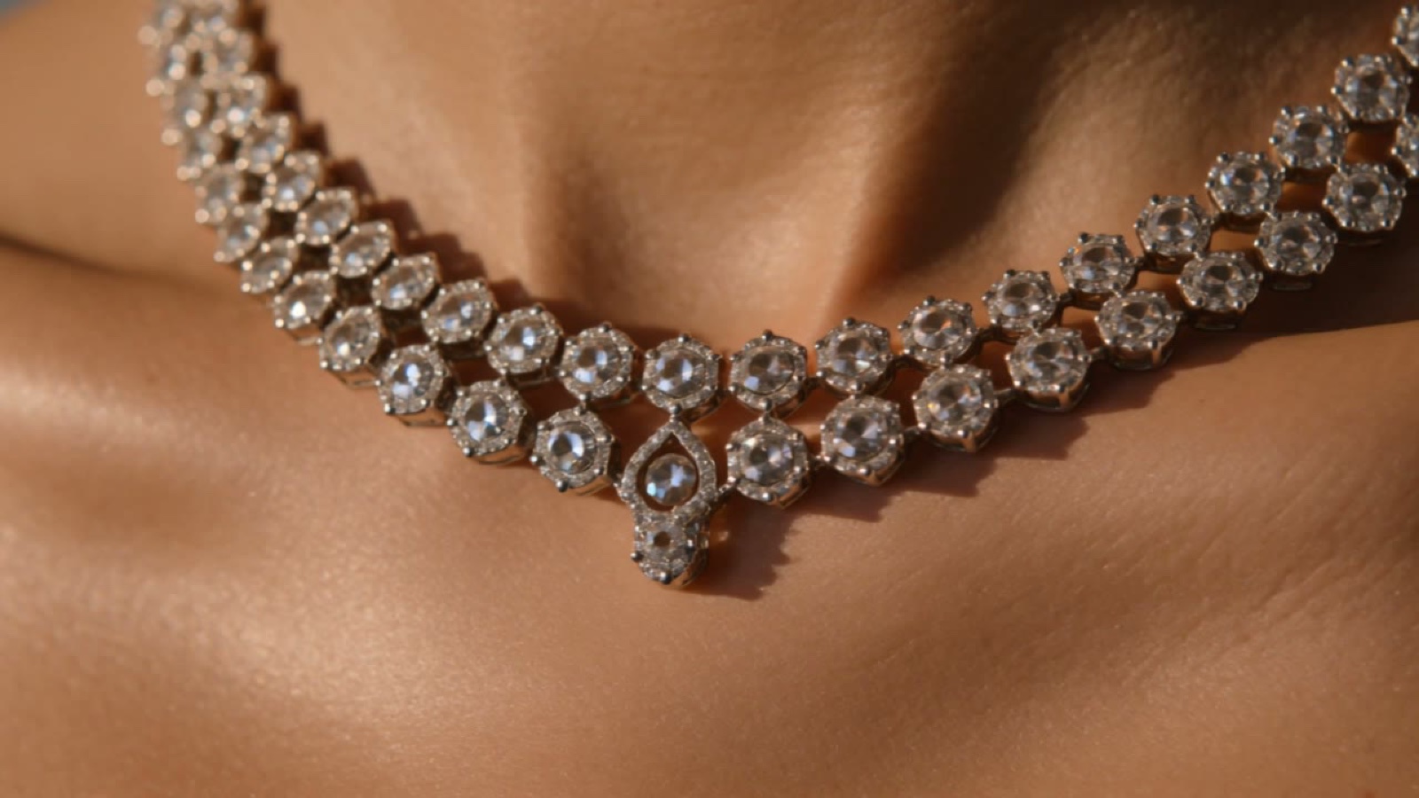Cinematic Luxury Jewelry Commercial